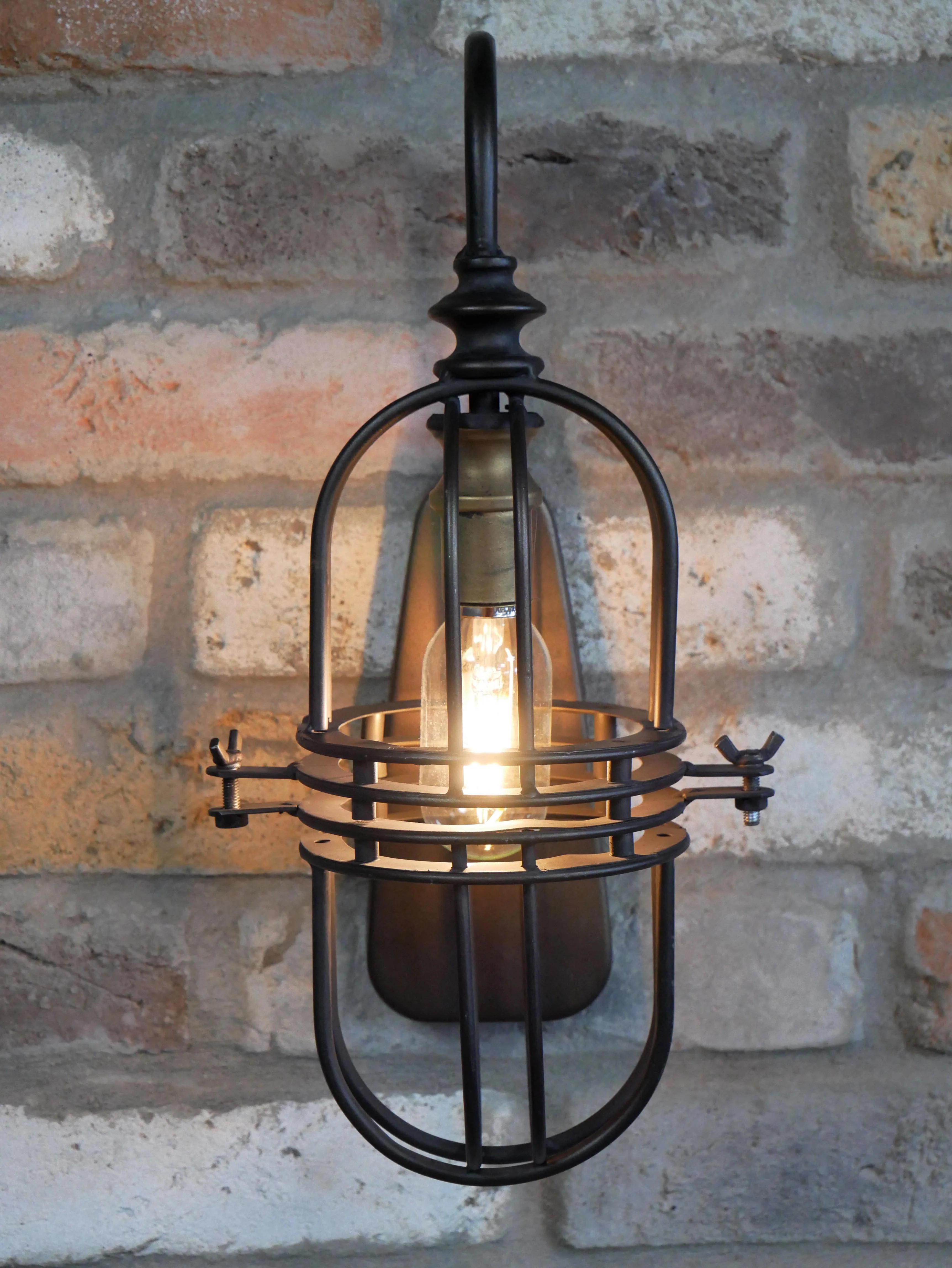 Industrial Wall Light - LED Battery operated - Image 4