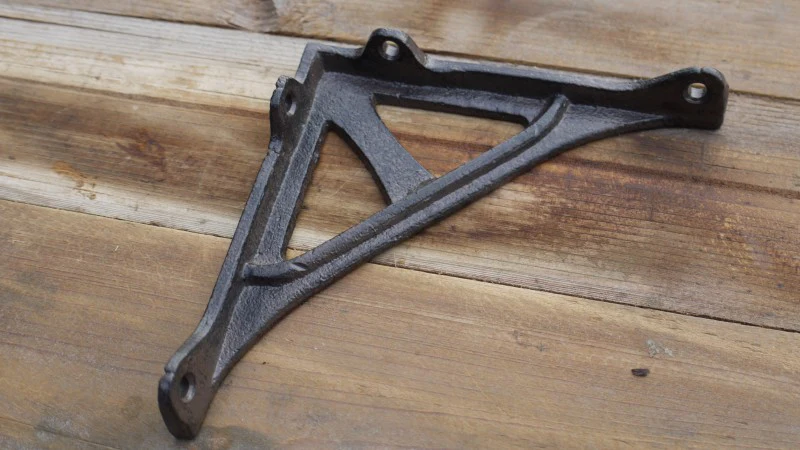 Metal Shelf Bracket - Due Back End April