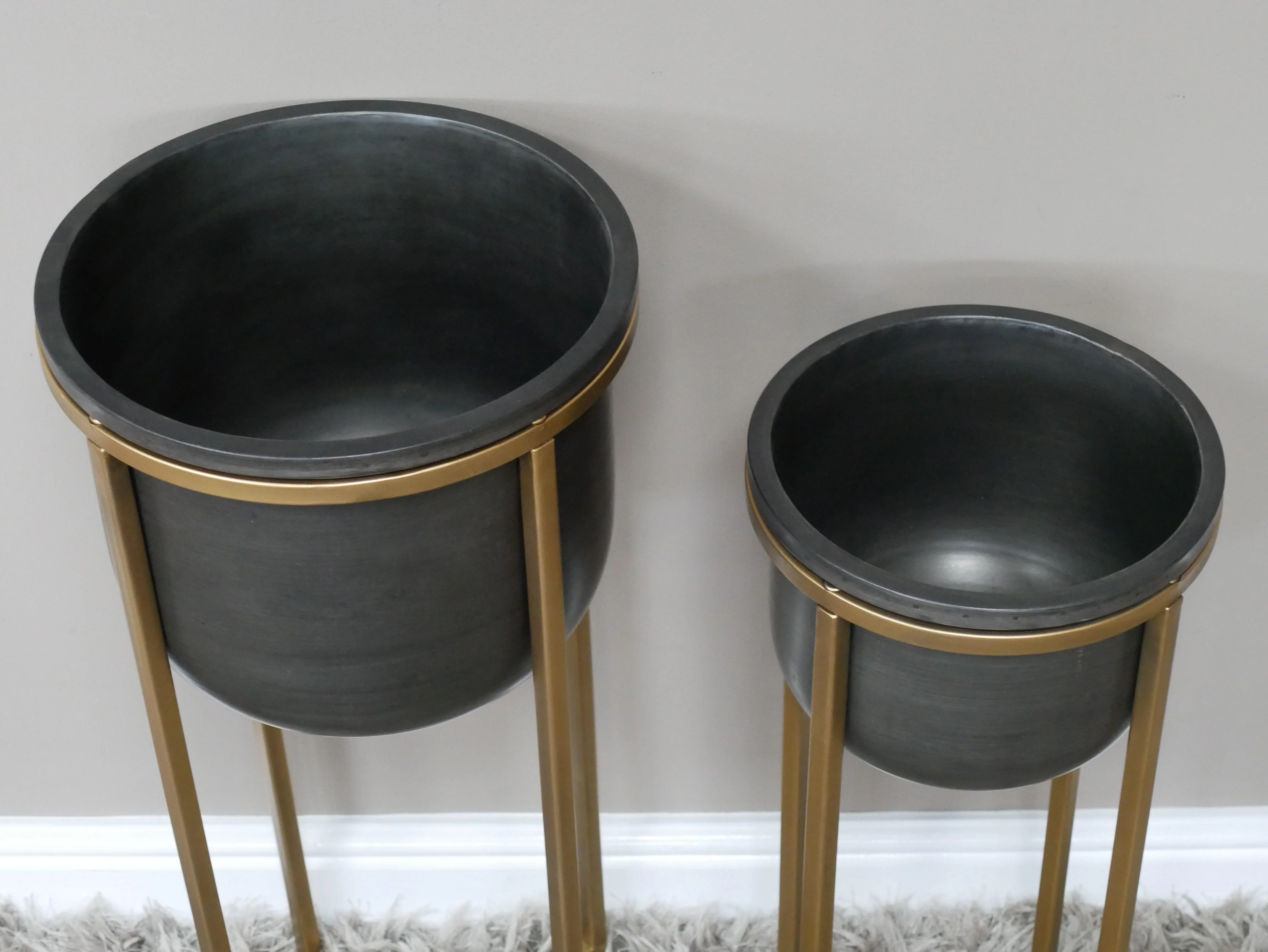 Set Of 2 Planters - Image 4