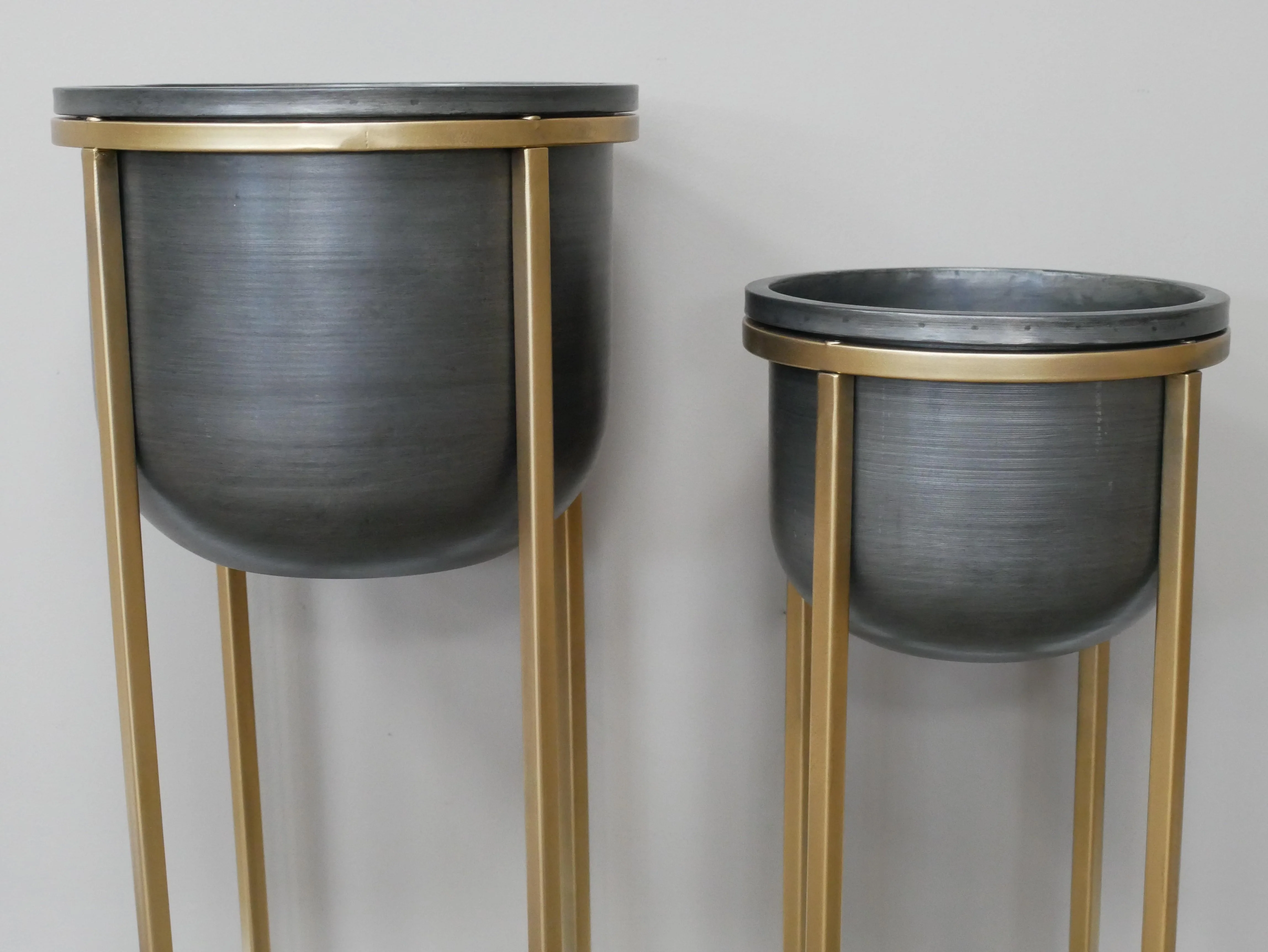 Set Of 2 Planters - Image 5